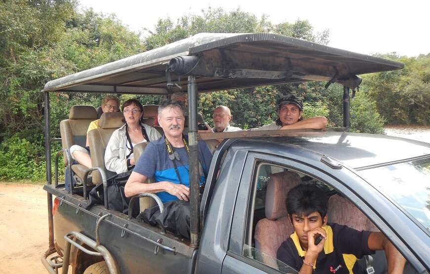 Round tour with Sri Lanka’s Top National Tour Guide: ELION GUNAWARDENA.