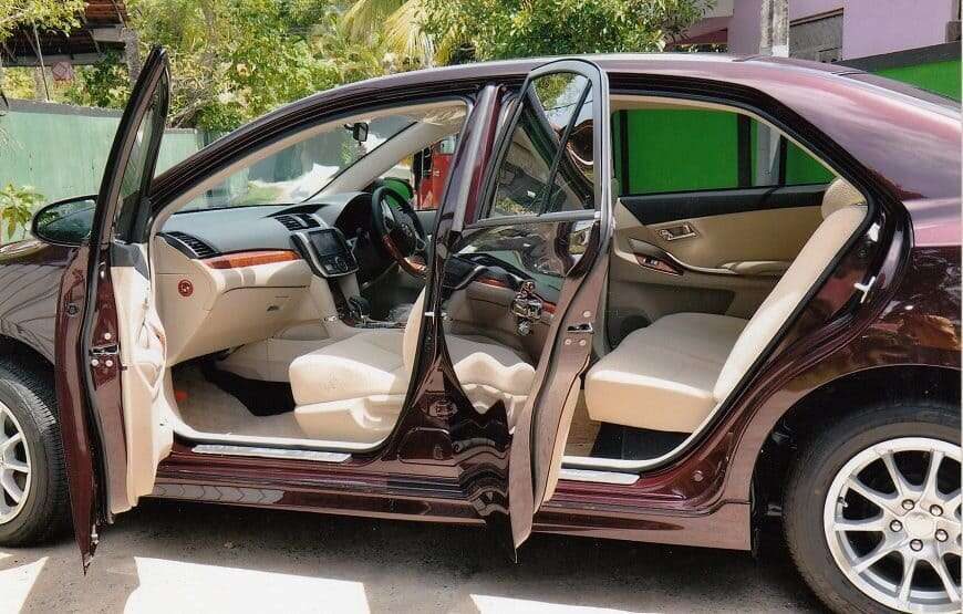 Round tour with Sri Lanka’s Top National Tour Guide: ELION GUNAWARDENA.