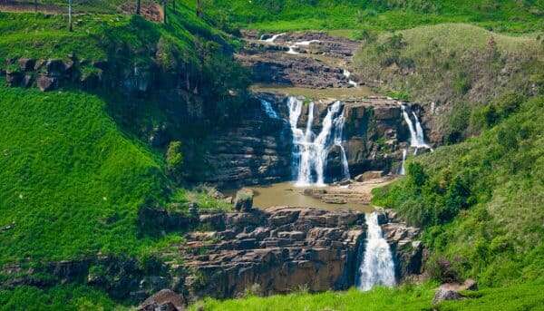 St.clair-waterfall-at-Thalawakele-600x343-1 St.clair-waterfall-at-Thalawakele-600x343-1