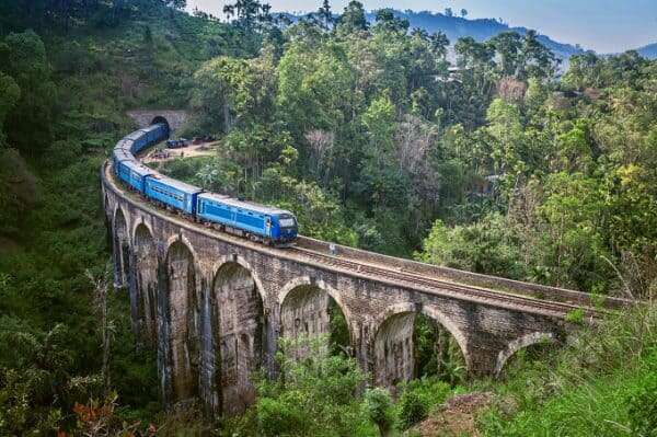Train-VISIT-2-SRI-LANKA-600x399-1